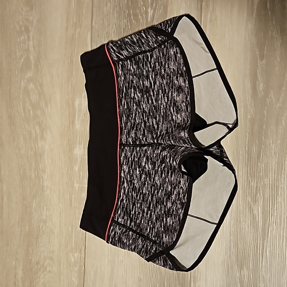 💀Lululemon Speed Short in Dramatic Static - Picture 4 of 15